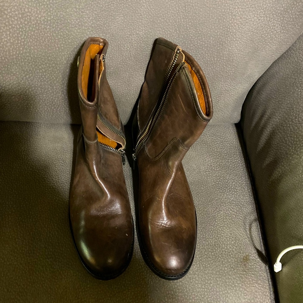 Frye short zip up boots